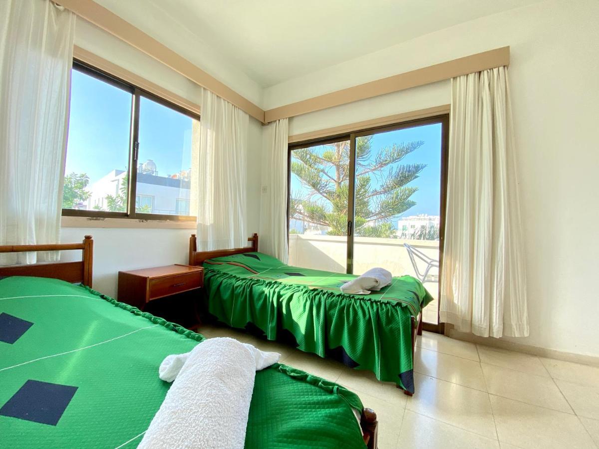 קיירניה Kaan Hotel & Apartment מראה חיצוני תמונה
